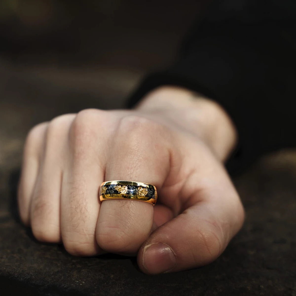 Klassisk herre-ring i gulltungsten – Tidløs styrke og eleganse